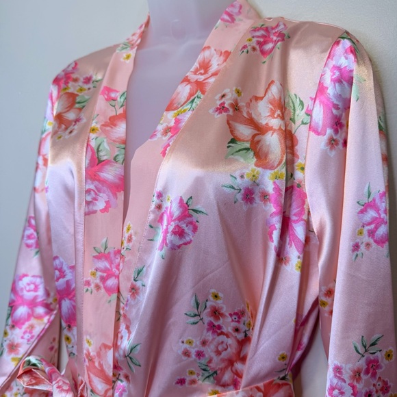 Morgan Taylor | Satin Pink Floral Hip Pockets Belted Mini Lingerie Kimono Robe - Picture 5 of 16